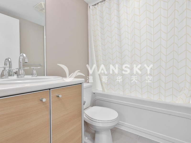 240714205427_Blvd 1108 Surrey BC V3T 0G6 Canada-016-004-Bathroom-MLS_Size.jpg